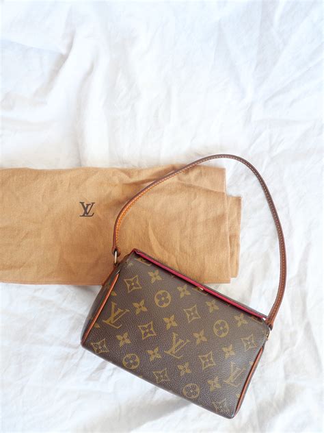 louis vuitton schal echtheit prüfen code|Louis Vuitton sa0176.